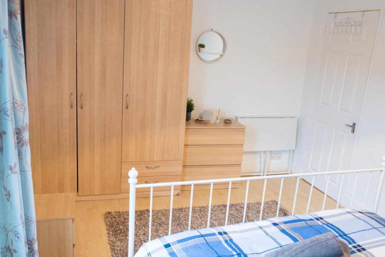 Exclusive Offers L Last-Minute Specials L Parking Free L Double Bed House L Uk L Gaming Room L Komfy 3 Bedroom Cottage With Riverview L Perfect For Short Or Long Stays Reading Exterior photo