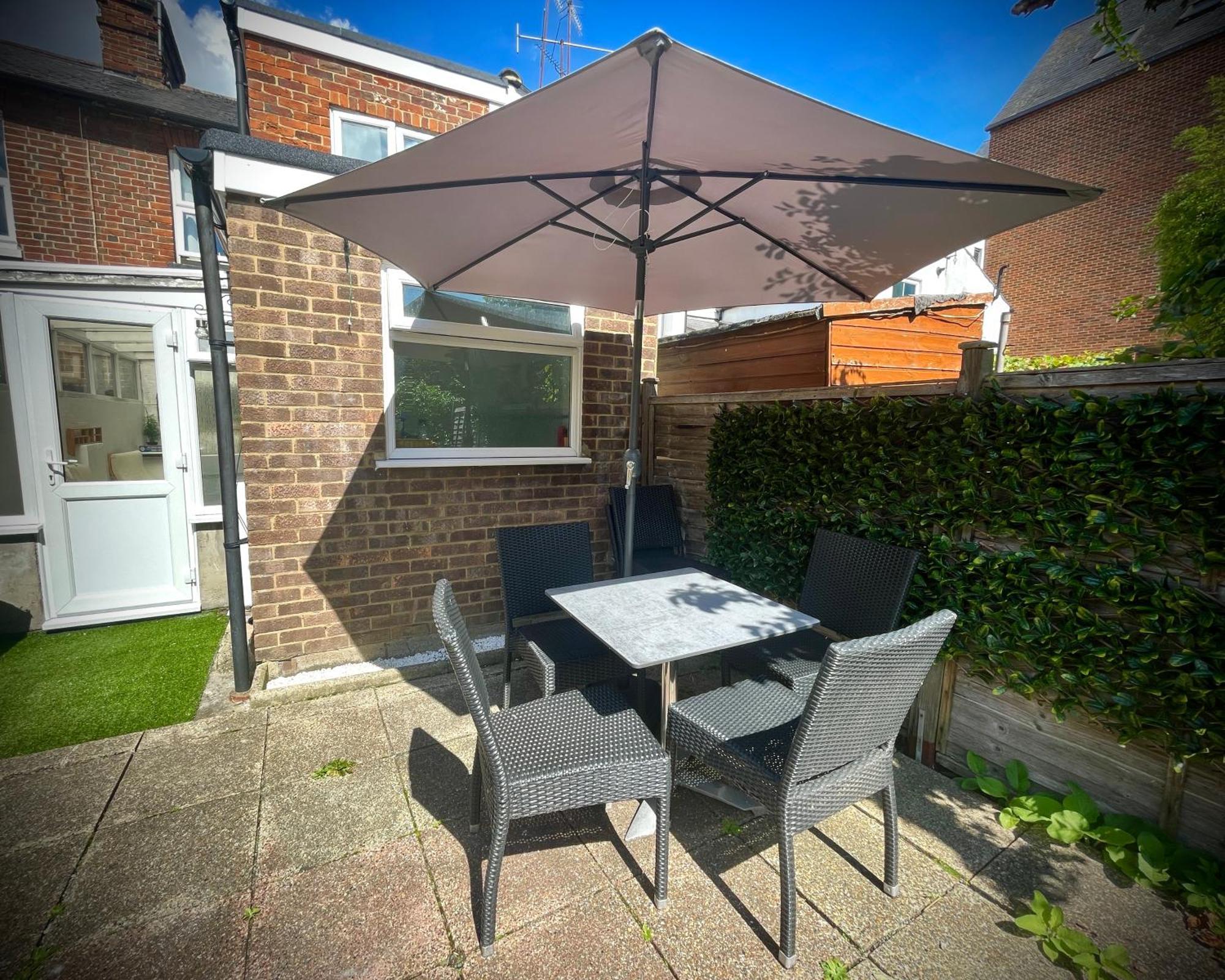 Exclusive Offers L Last-Minute Specials L Parking Free L Double Bed House L Uk L Gaming Room L Komfy 3 Bedroom Cottage With Riverview L Perfect For Short Or Long Stays Reading Exterior photo